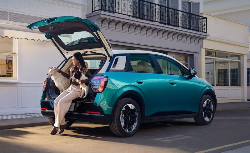 GAC เปิดตัวรถใหม่ปี 2025 อีวีรุ่นเล็ก AION UT รถตู้ไฟฟ้า M8 PHEV