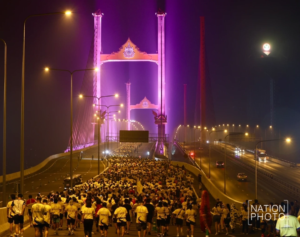 ภาพประวัติศาสตร์ 1.2 หมื่นชีวิต เดิน-วิ่ง ฉลองเปิด "สะพานทศมราชัน"