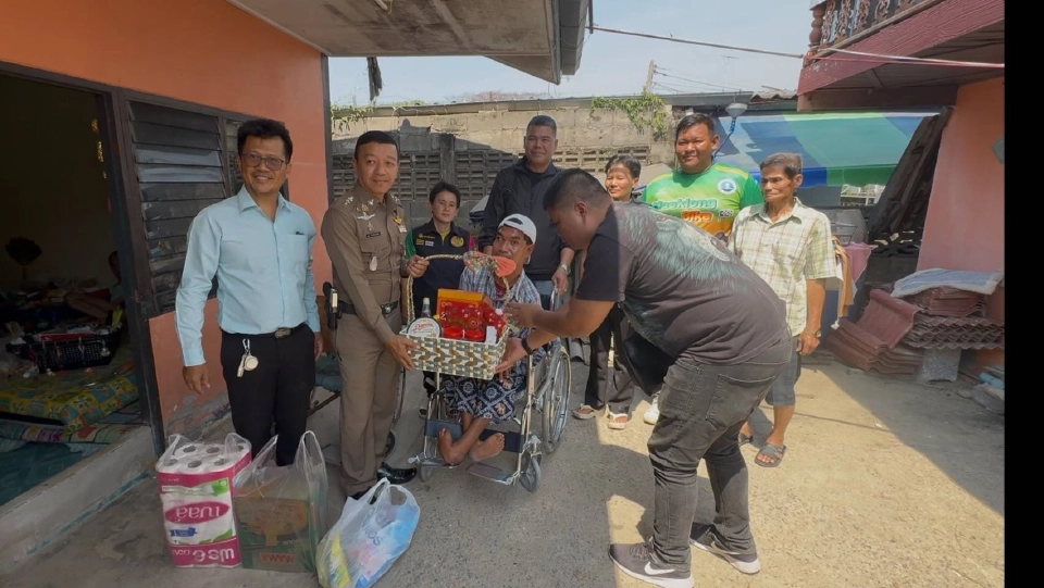 ตำรวจเมืองสมุทรสงครามจับกุมคนร้ายหลอกขายข้าวกล่องหนุ่มพิการยอดกตัญญู