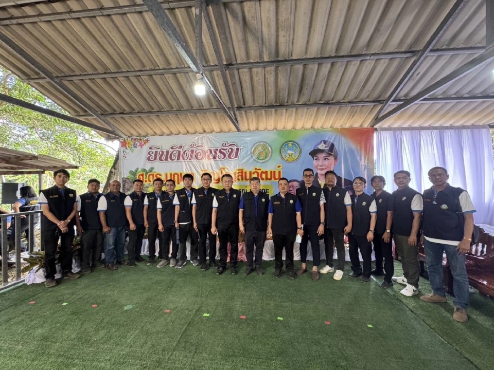 รมว.เกษตรฯ ลงพื้นที่ตรวจแปลงใหญ่มะพร้าวน้ำหอม เร่งผลักดันพืชเศรษฐกิจ