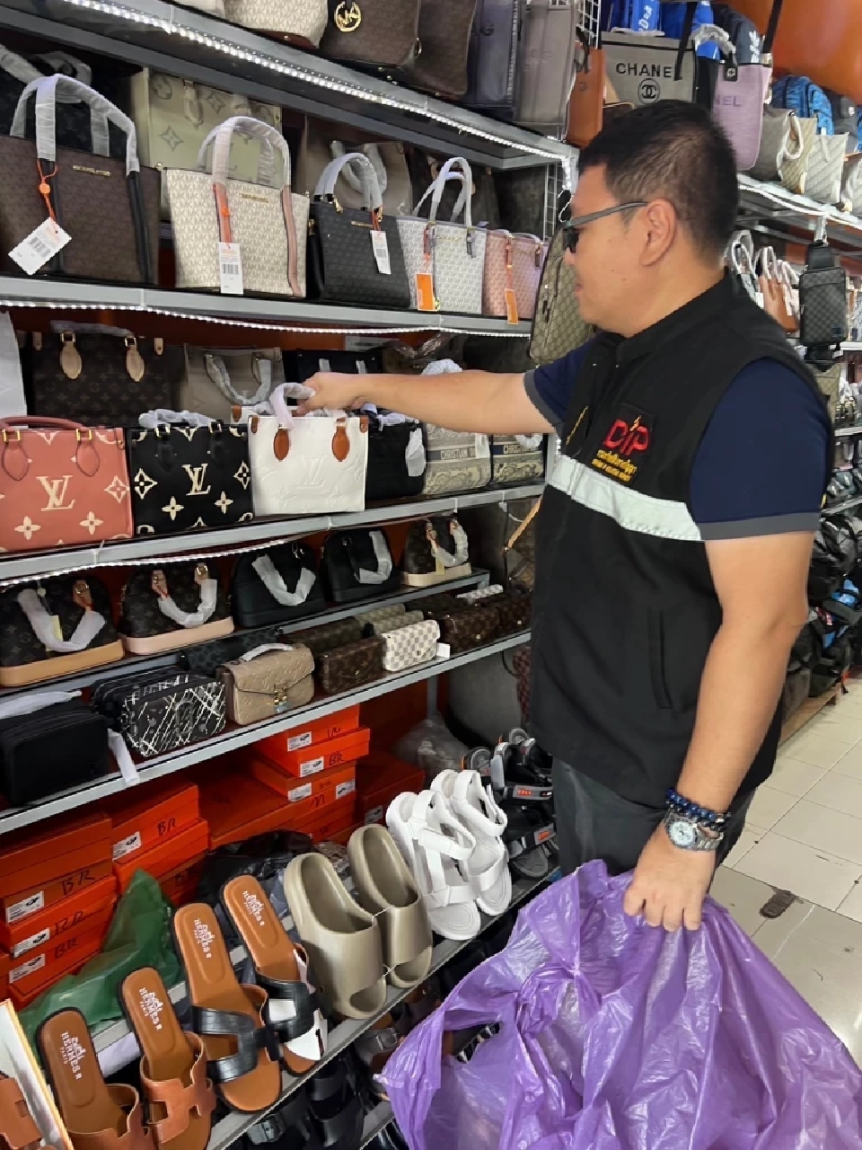 กรมทรัพย์สินฯ ลุยปราบสินค้าละเมิด 50 คดี ความเสียหาย 150 ล้าน