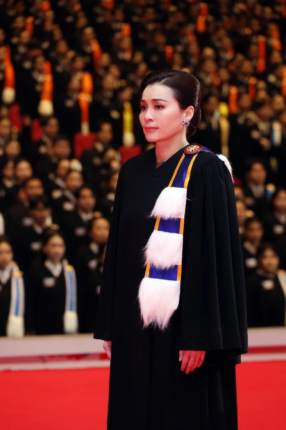 ‘ในหลวง-พระราชินี’ เสด็จฯ พระราชทานปริญญาบัตร ม.ธรรมศาสตร์ วันที่ 2