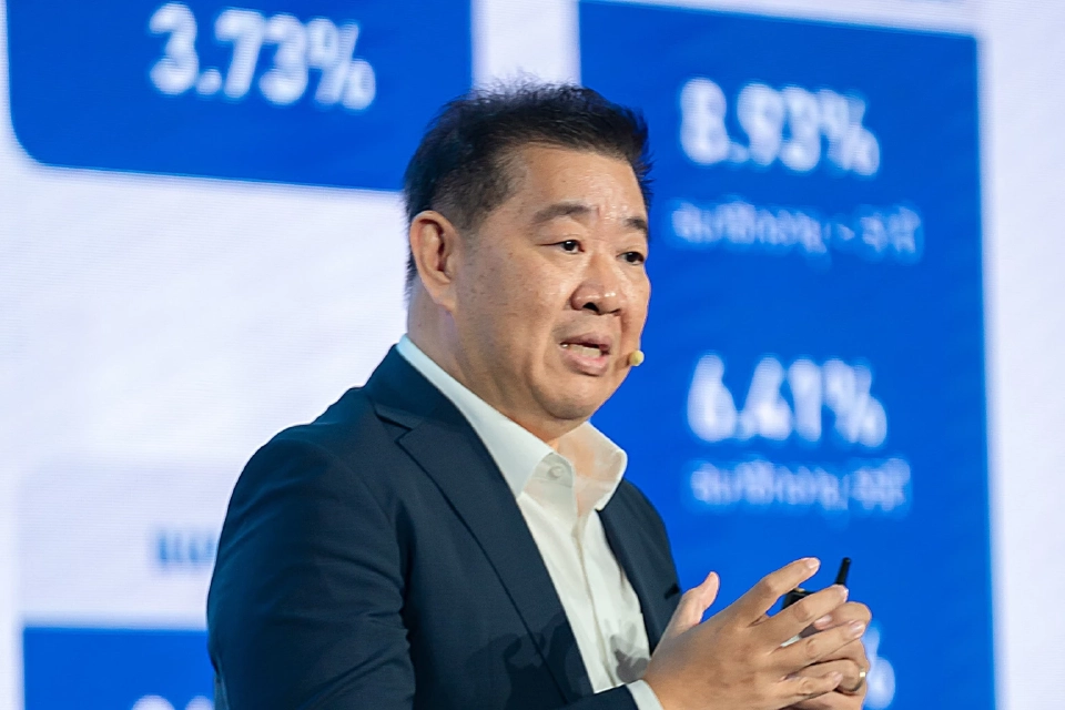 นายทรงพล ชีวะปัญญาโรจน์ เลขาธิการคณะกรรมการกองทุนบำเหน็จบำนาญข้าราชการ(กบข.)