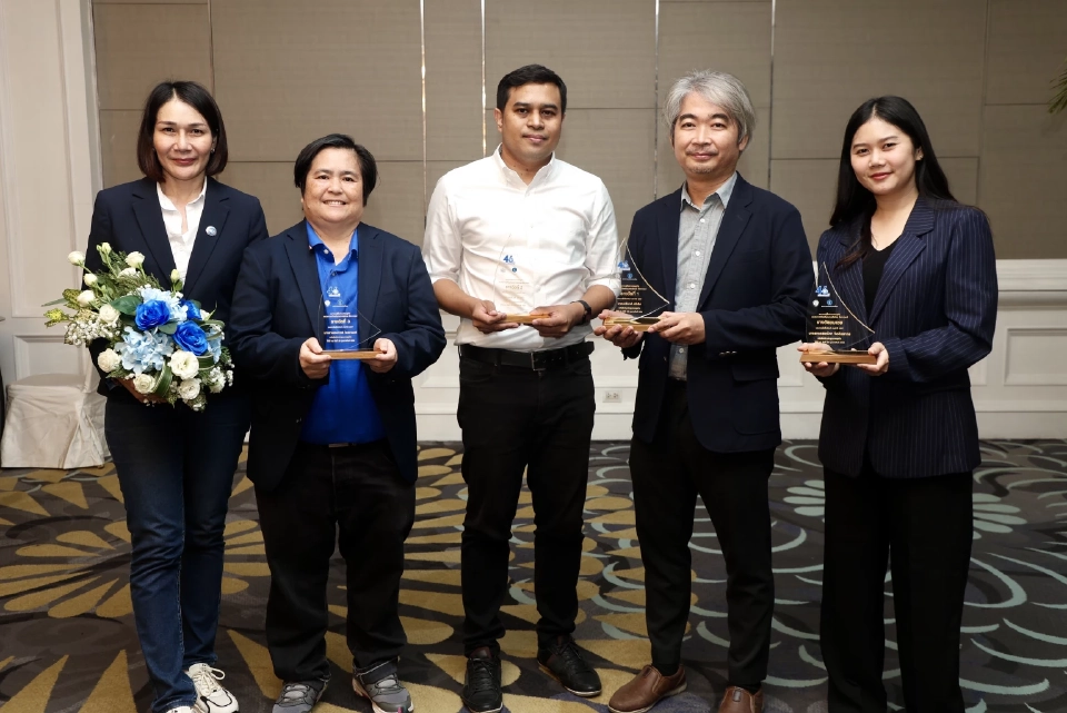 "ฐานเศรษฐกิจ-กรุงเทพธุรกิจ" คว้า 4 รางวัลป๋วย อึ๊งภากรณ์