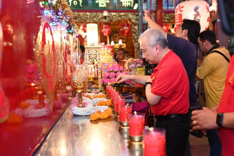 มูลนิธิป่อเต็กตึ๊งจัดพิธีเวียนธูปศักดิ์สิทธิ์ เนื่องในเทศกาลตรุษจีน 2568