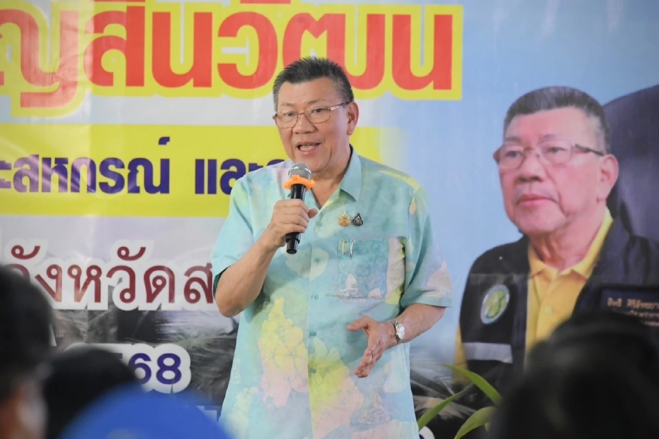 รมว.เกษตรฯ ลงพื้นที่ตรวจแปลงใหญ่มะพร้าวน้ำหอม เร่งผลักดันพืชเศรษฐกิจ