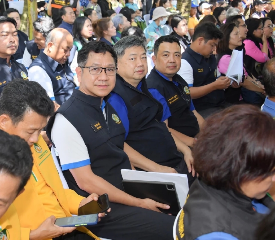 รมว.เกษตรฯ ลงพื้นที่ตรวจแปลงใหญ่มะพร้าวน้ำหอม เร่งผลักดันพืชเศรษฐกิจ