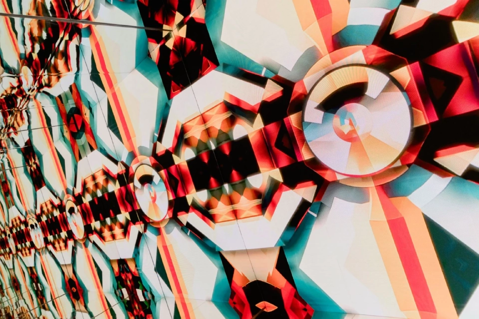 งานศิลป์สุดครีเอท 'Reflection You' ที่สยามพารากอนและสยามดิสคัฟเวอรี่