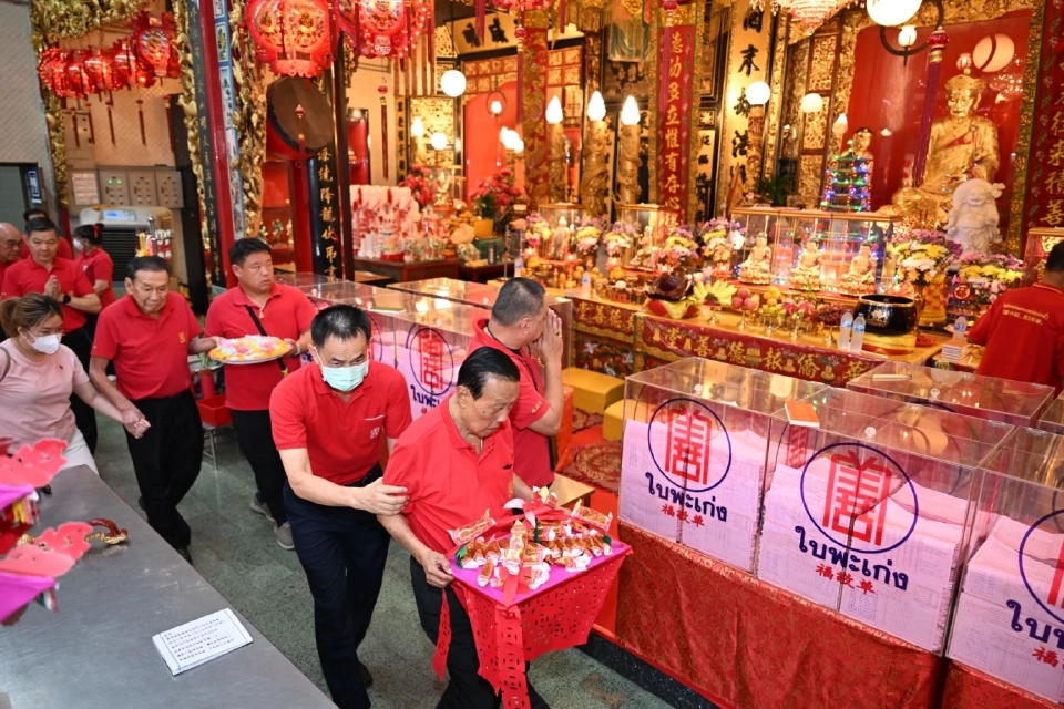 “มูลนิธิป่อเต็กตึ๊ง”จัดพิธีจุดเทียนเปิดงานเทศกาลง่วนเซียว ประจำปี 2568