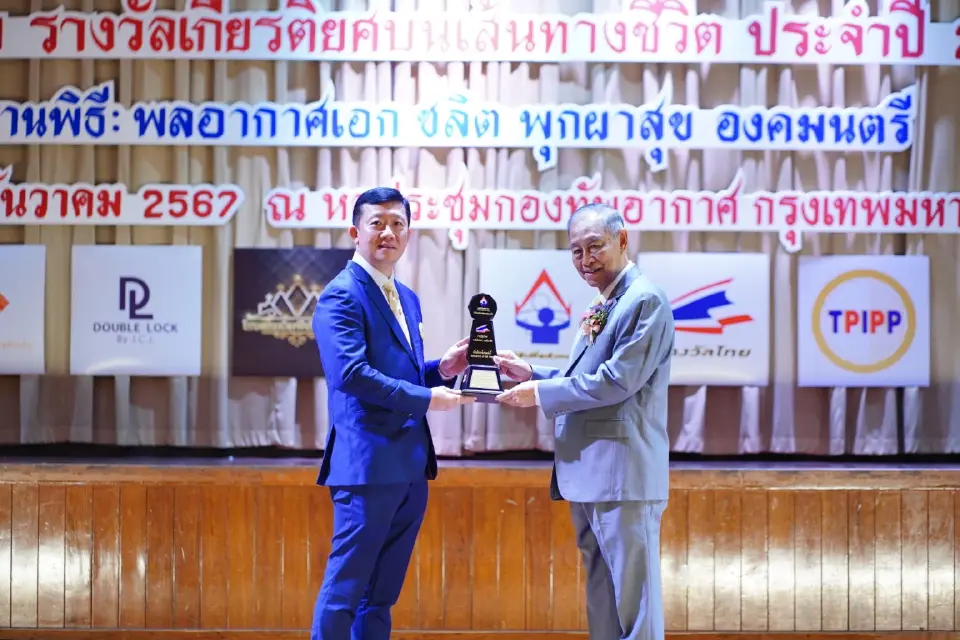 ว่าที่เรือตรี กันตพัฒน์ คเชนทร์ไพศาล ตำแหน่ง Chief Sales and Marketing Officer นักบริหารดีเด่นแห่งปี ประจำปี 2567 สาขา การบริหารการตลาดและธุรกิจดีเด่น