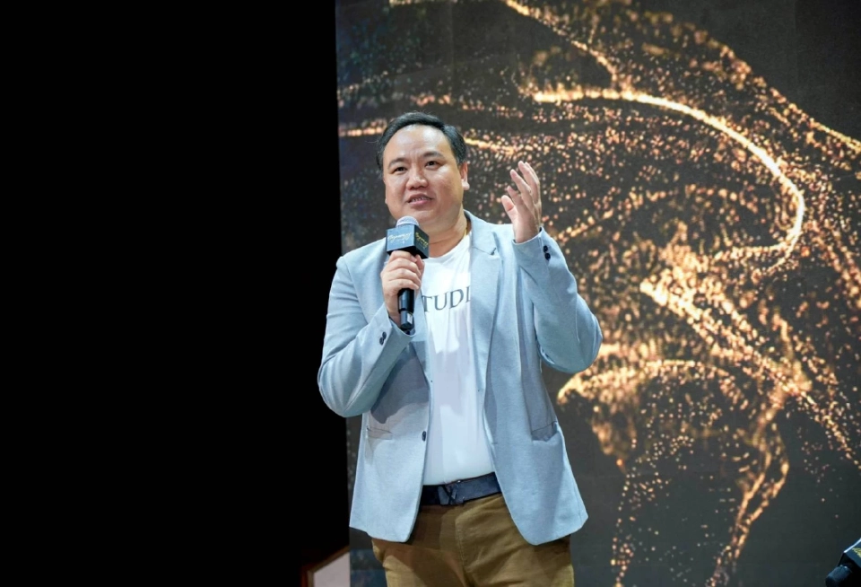 นายสุรเชษฐ์ อัศวเรืองอนันต์ 