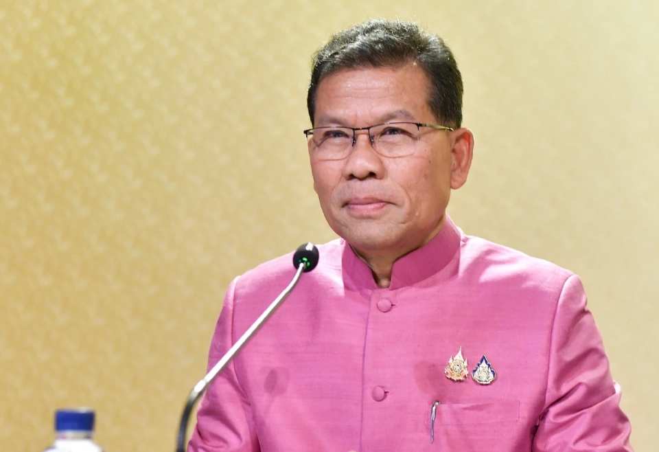 นายคารม พลพรกลาง