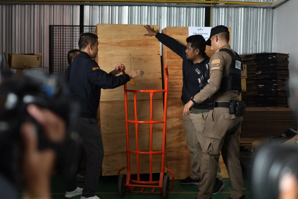 ทลายคลังบางบัวทอง แหล่งบุหรี่ไฟฟ้าใหญ่สุด ลุยอายัดทรัพย์ต่อ