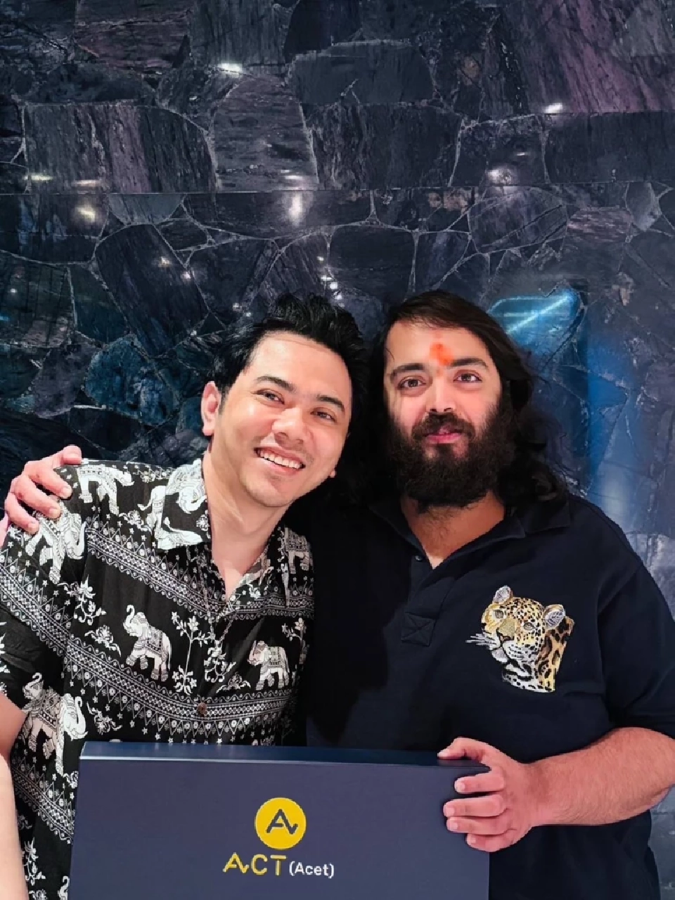 'แอ็คมี่ วรวัฒน์' โพสต์ภาพเอ็กซ์คลูซีฟ ‘อนันต์ อัมบานี’ มหาเศรษฐีระดับโลก