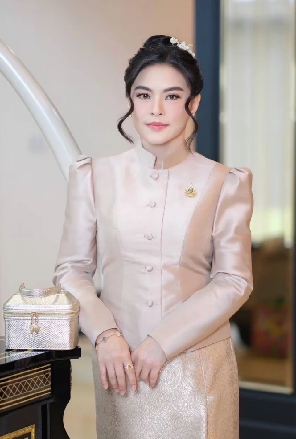 นางสาวกชพร เวโรจน์ หัวหน้าพรรคก้าวอิสระ