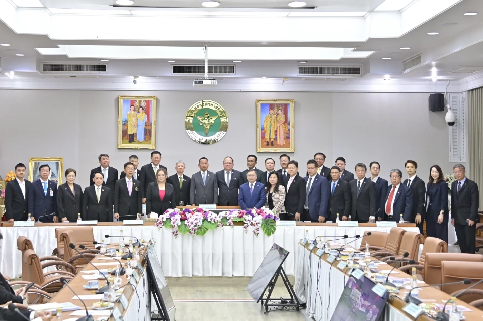 สธ.-ส.อ.ท. จับมือดันเศรษฐกิจสุขภาพสร้างมูลค่า 6.9 แสนล้านในปี 68