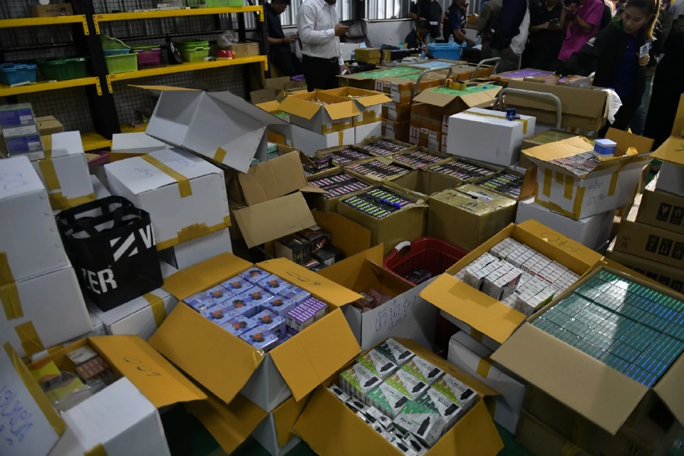 ทลายคลังบางบัวทอง แหล่งบุหรี่ไฟฟ้าใหญ่สุด ลุยอายัดทรัพย์ต่อ