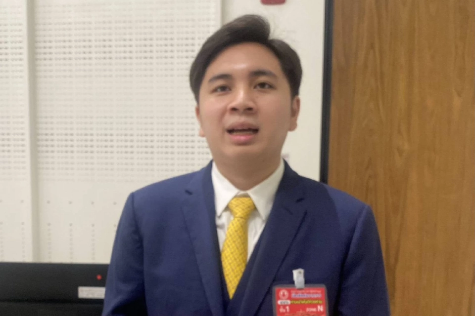 นายนัทธพลพงศ์ จิวัจฉรานุกูล รองกรรมการผู้จัดการ บริษัท รุ่งศิลป์การพิมพ์ (1977) จำกัด 