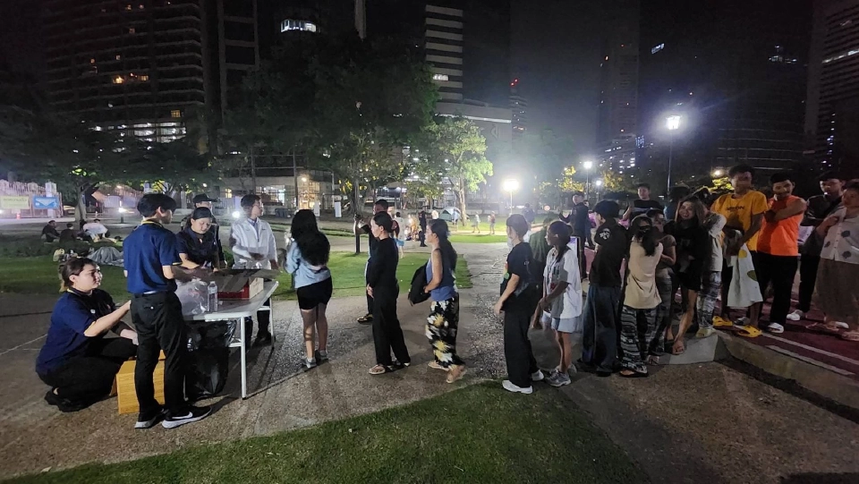 แมคโดนัลด์ ส่งเบอร์เกอร์-น้ำดื่ม ช่วยผู้ประสบภัยแผ่นดินไหว