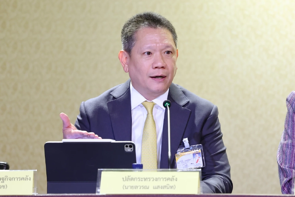 นายลวรณ แสงสนิท ปลัดกระทรวงการคลัง 