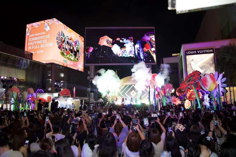 สยามพารากอน ฉลองมหาสงกรานต์สุดอลังการ ตื่นตาอิมพอร์ตโชว์ระดับโลก