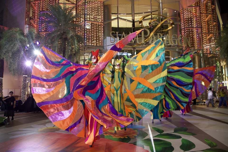 สยามพารากอน ฉลองมหาสงกรานต์สุดอลังการ ตื่นตาอิมพอร์ตโชว์ระดับโลก