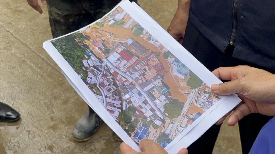 น้ำท่วมแม่สาย ผู้ว่าฯเร่งขุดลอก เสริมแกร่งแนวตลิ่ง กำแพงกั้นน้ำ