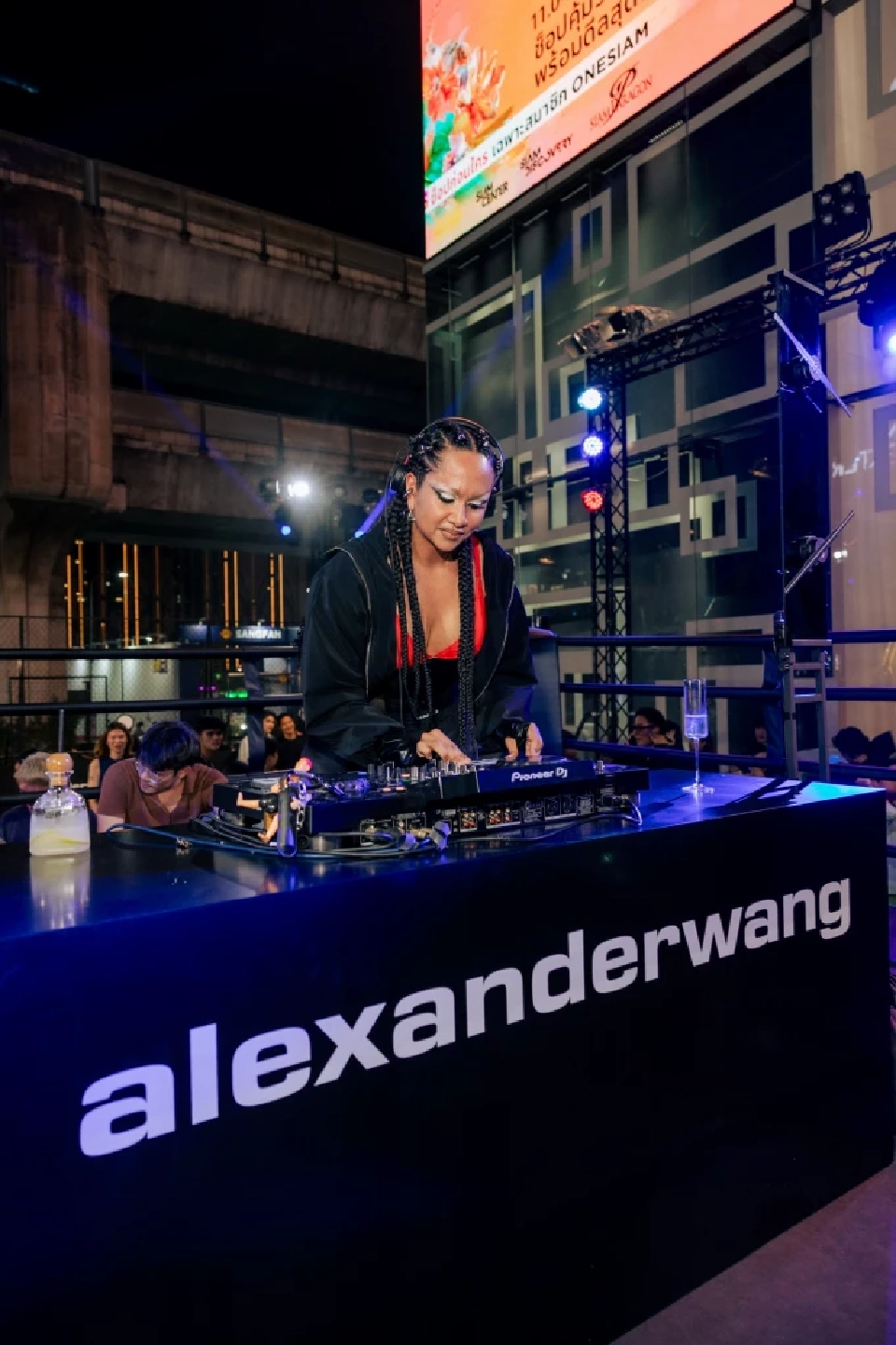 Alexander Wang ฉลองครบรอบ 20 ปี จัดสงกรานต์อย่างมีสไตล์