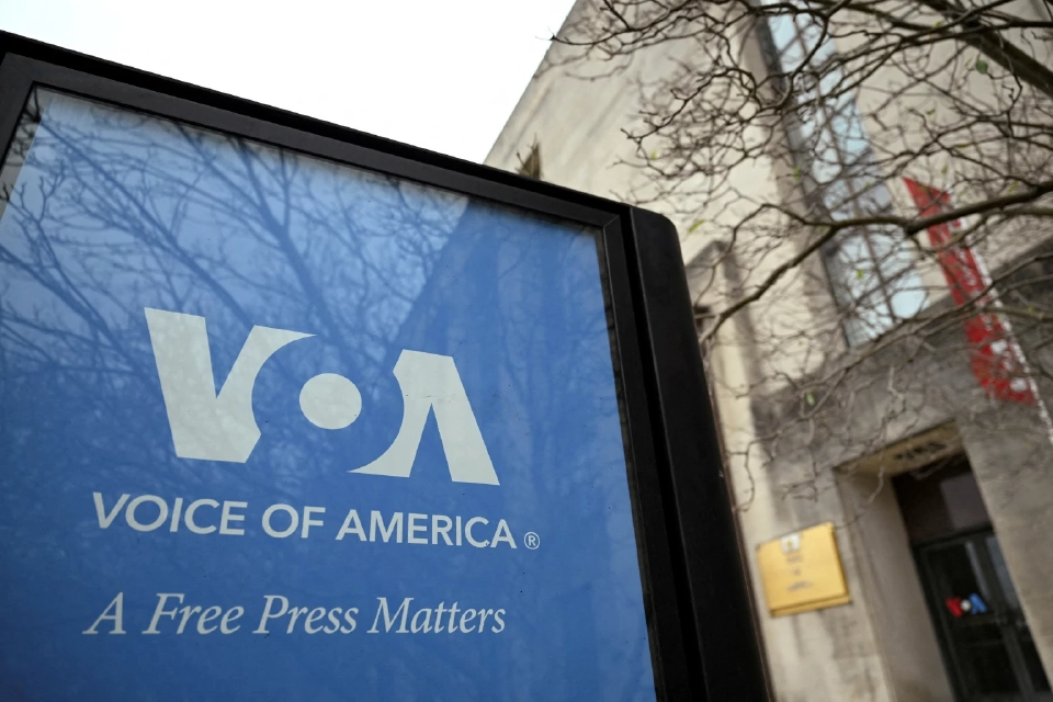 วิทยุเสียงอเมริกา หรือ VOA (Voice of America) 