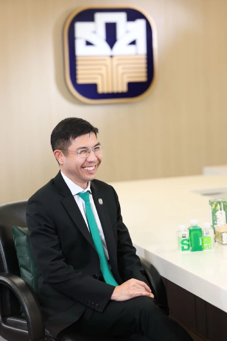 นายฉัตรชัย ศิริไล ผู้จัดการ ธนาคารเพื่อการเกษตรและสหกรณ์การเกษตร (ธ.ก.ส.) 