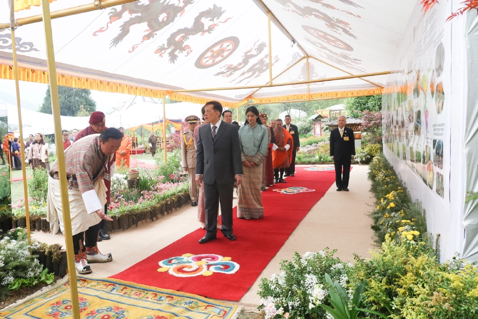 "ในหลวง-พระราชินี" เสด็จฯ โครงการหลวงเดเชน โชลิง ประเทศภูฏาน