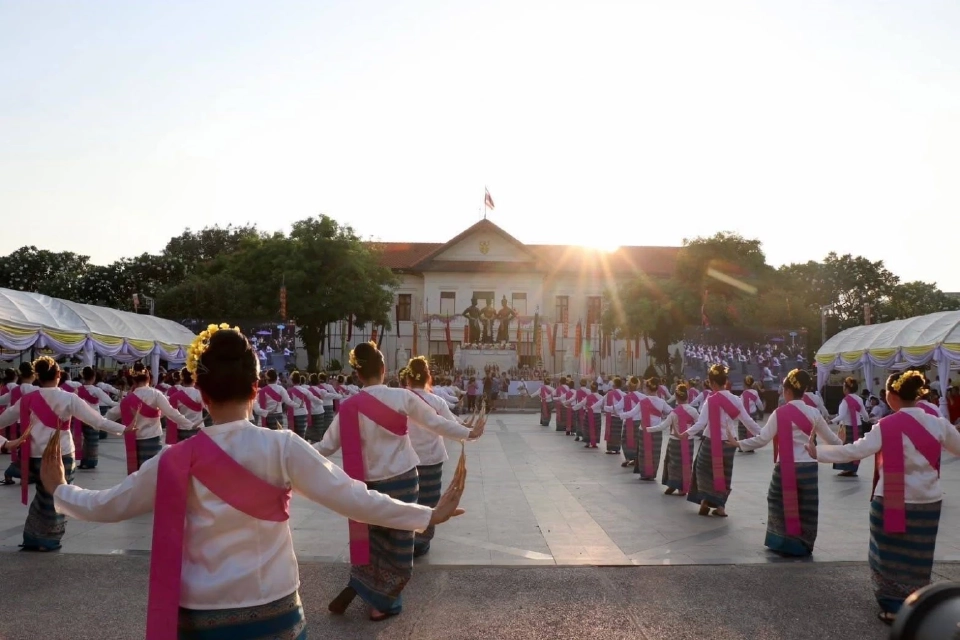 “เชียงใหม่” ทุบสถิติโลก “ฟ้อนเล็บล้านนา“ สมโภชเชียงใหม่ 729 ปี