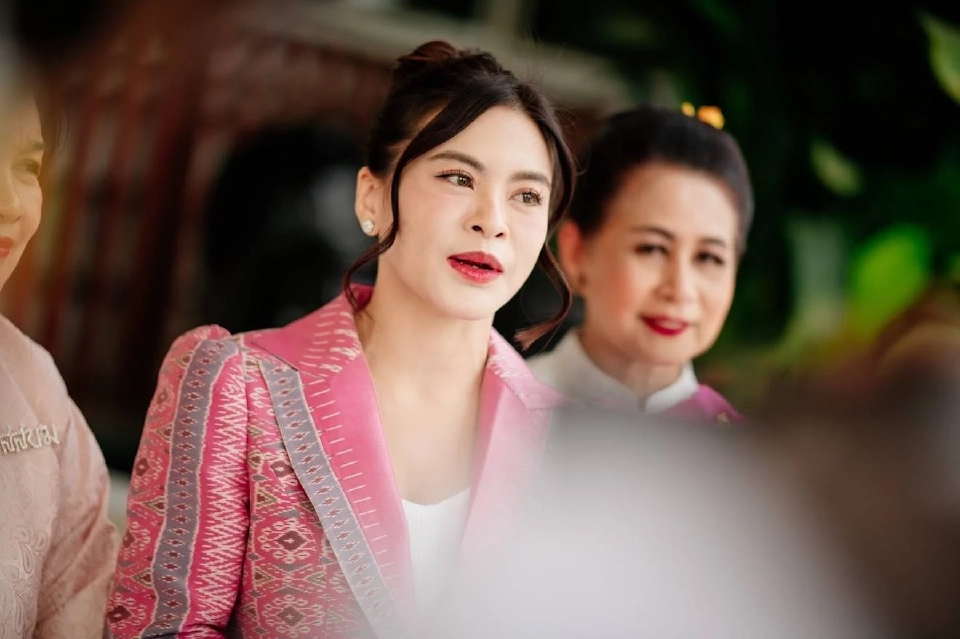 นางสาวกชพร เวโรจน์