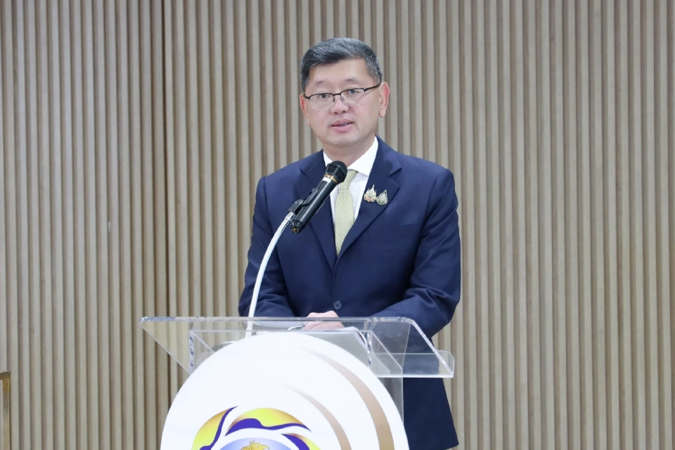 นายพชร อนันตศิลป์ ผู้อำนวยการสำนักงานบริหารหนี้สาธารณะ (สบน.) 