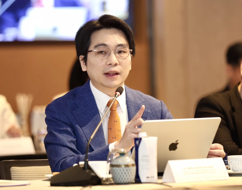 นายจิติพล พฤกษาเมธานันท์ หัวหน้าส่วนงานกลยุทธ์การลงทุนต่างประเทศ บล.ฟินันเซีย ไซรัส จำกัด (มหาชน)