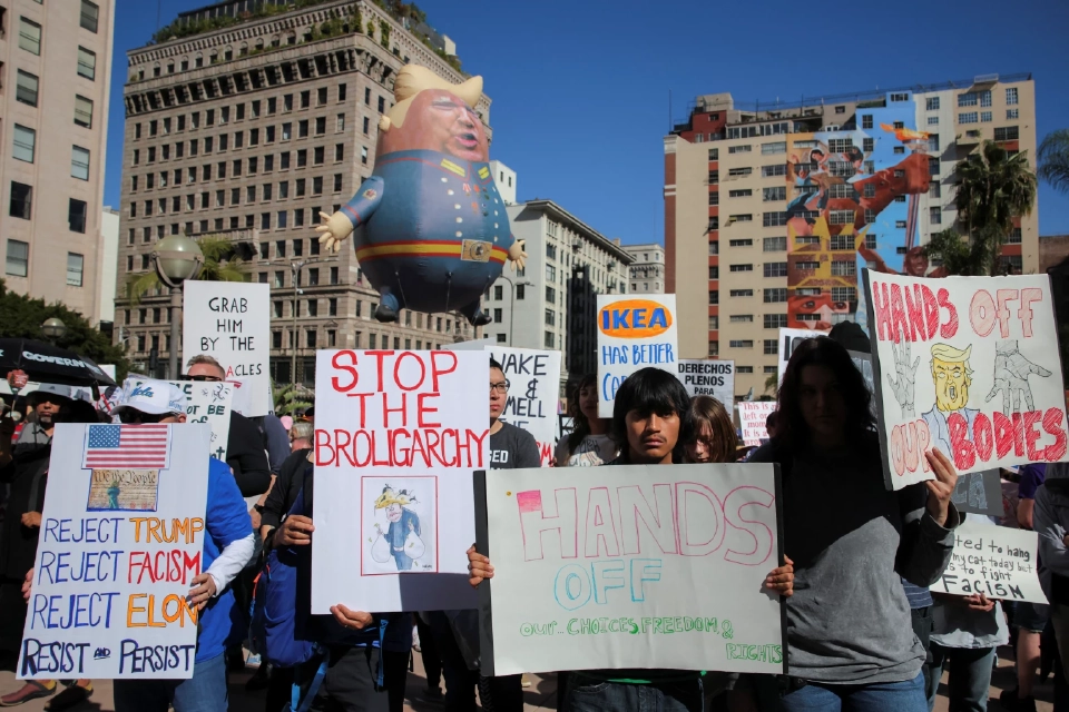 การประท้วง ตัวต่อต้านนโยบายทรัมป์ - มัสก์ ในสหรัฐฯ