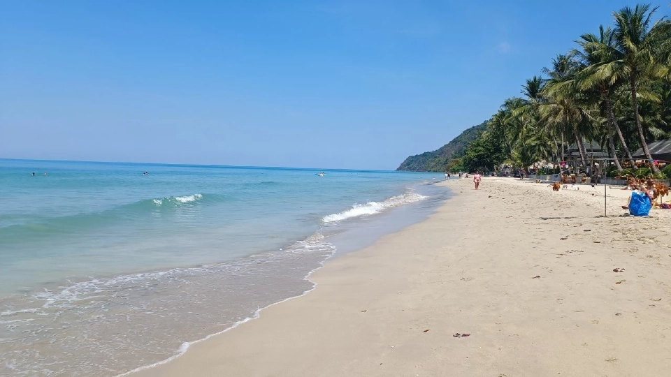 หาดทรายขาว เกาะช้างจ.ตราด