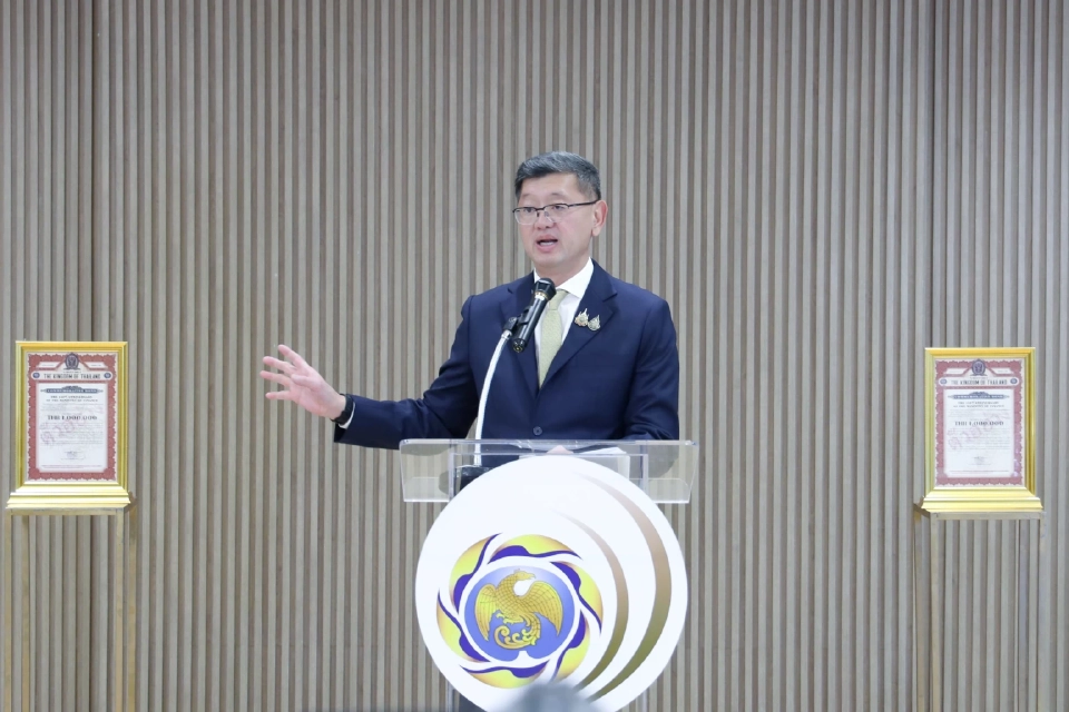 นายพชร อนันตศิลป์ ผู้อำนวยการสำนักงานบริหารหนี้สาธารณะ (สบน.) 