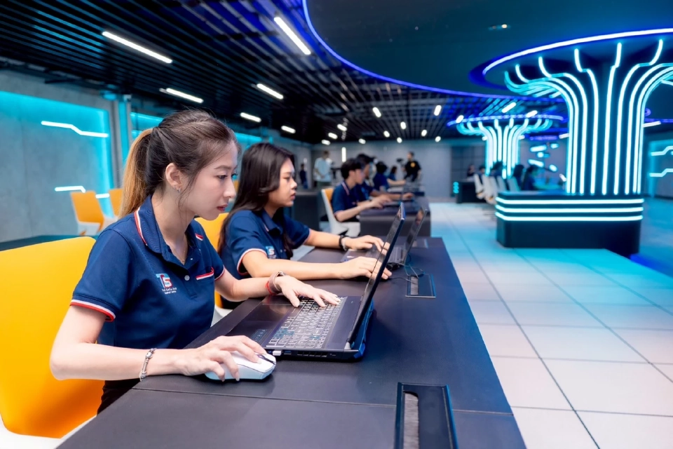 “ไทยสมายล์บัส” เปิดศูนย์ควบคุมอัจฉริยะ ดันธุรกิจรถเมล์ไฟฟ้า