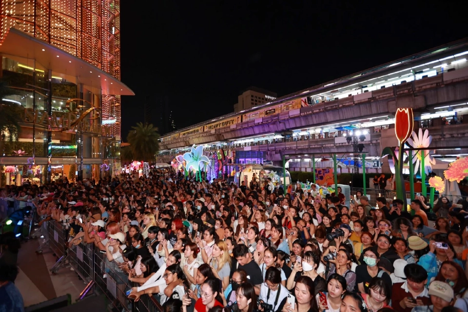 สยามพารากอน ฉลองมหาสงกรานต์สุดอลังการ ตื่นตาอิมพอร์ตโชว์ระดับโลก