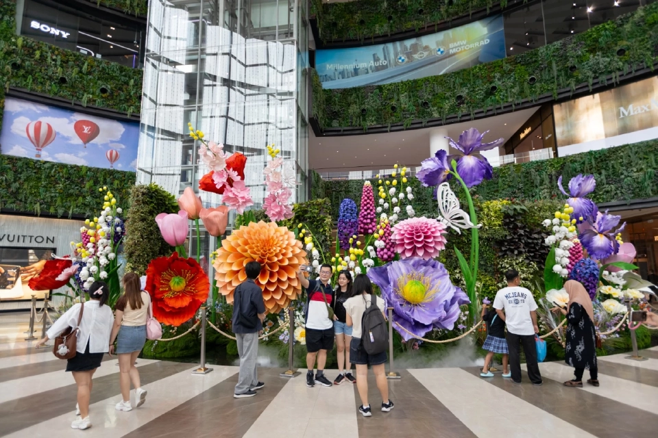 สยามพารากอน ฉลองมหาสงกรานต์สุดอลังการ ตื่นตาอิมพอร์ตโชว์ระดับโลก