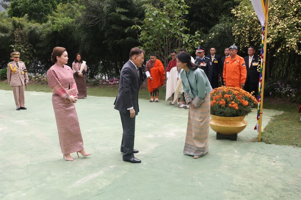 "ในหลวง-พระราชินี" เสด็จฯ โครงการหลวงเดเชน โชลิง ประเทศภูฏาน