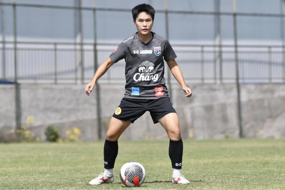 “นิภาวรรณ ปัญโญสุข” กองกลางจากสโมสรฟุตบอลหญิงจังหวัดชลบุรี