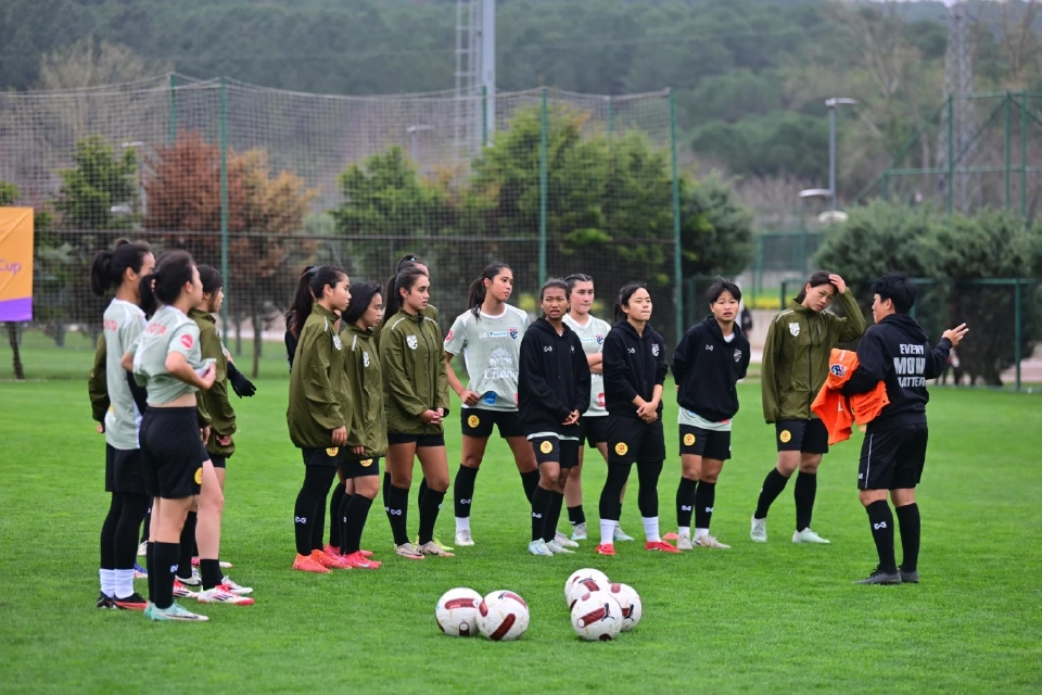 ชบาแก้ว ลงสนามฝึกซ้อมก่อนดวล โคลอมเบีย