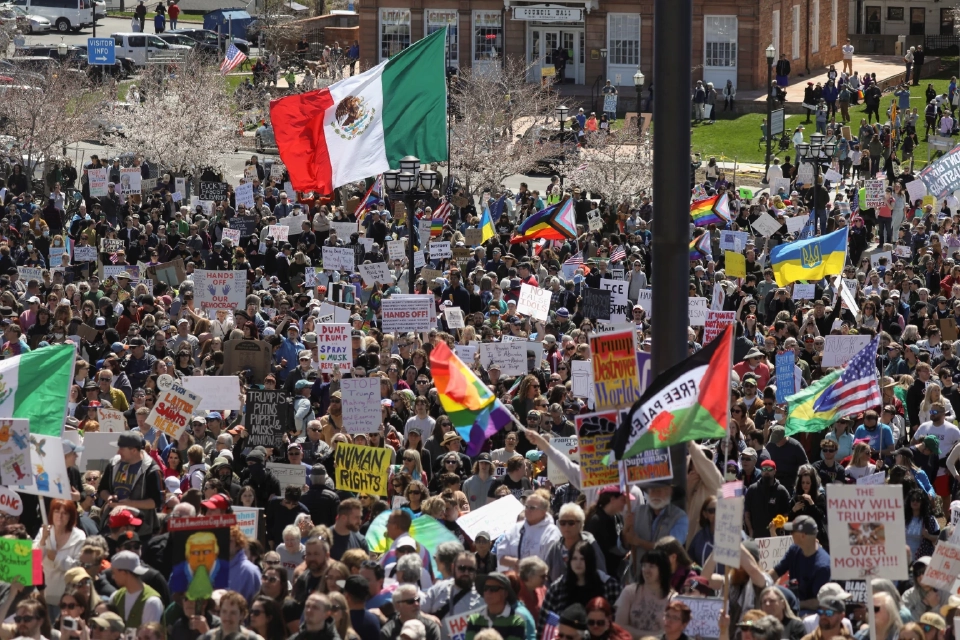 การประท้วง ตัวต่อต้านนโยบายทรัมป์ - มัสก์ ในสหรัฐฯ