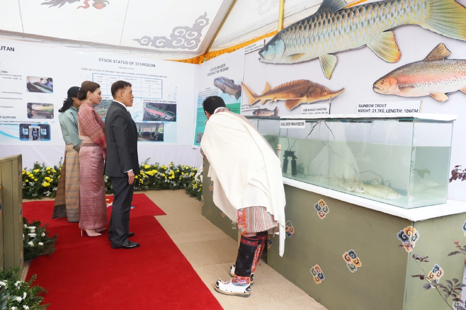 "ในหลวง-พระราชินี" เสด็จฯ โครงการหลวงเดเชน โชลิง ประเทศภูฏาน