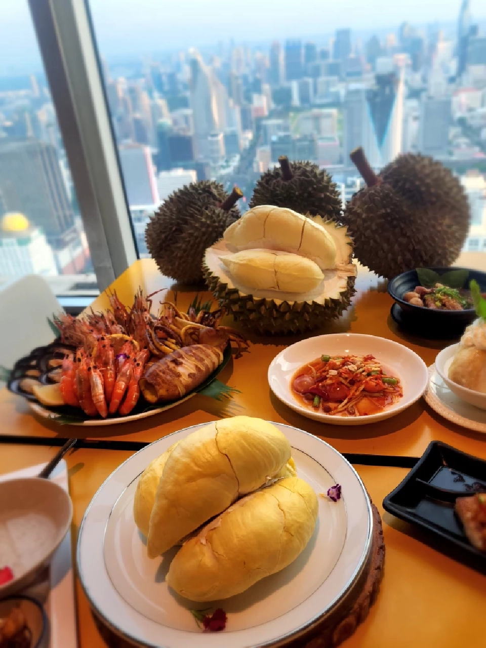 เริ่มแล้ว! บุฟเฟ่ต์ทุเรียนใบหยก 2568 ฉ่ำๆ ทุเรียน ปะทะซีฟู้ด อิ่มจุกๆราคาสุดคุ้ม