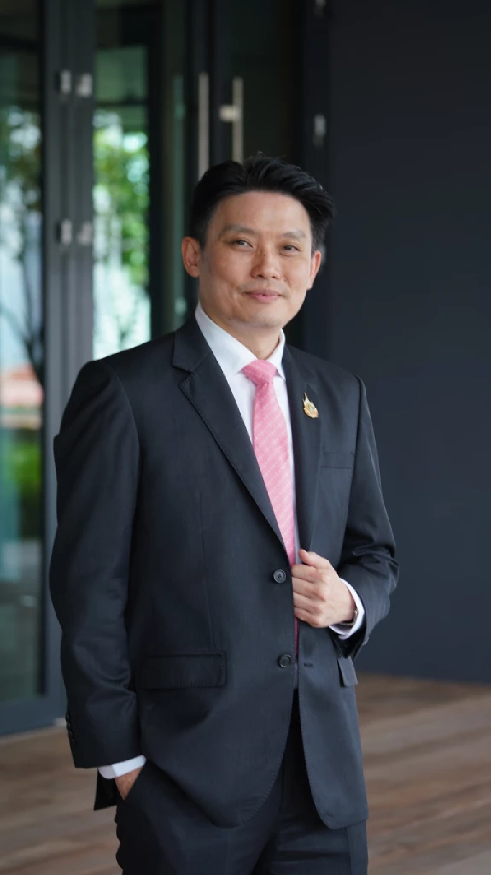 นพ.วีระพันธ์ สุวรรณนามัย สมาชิกวุฒิสภา หรือ "หมอวี" 