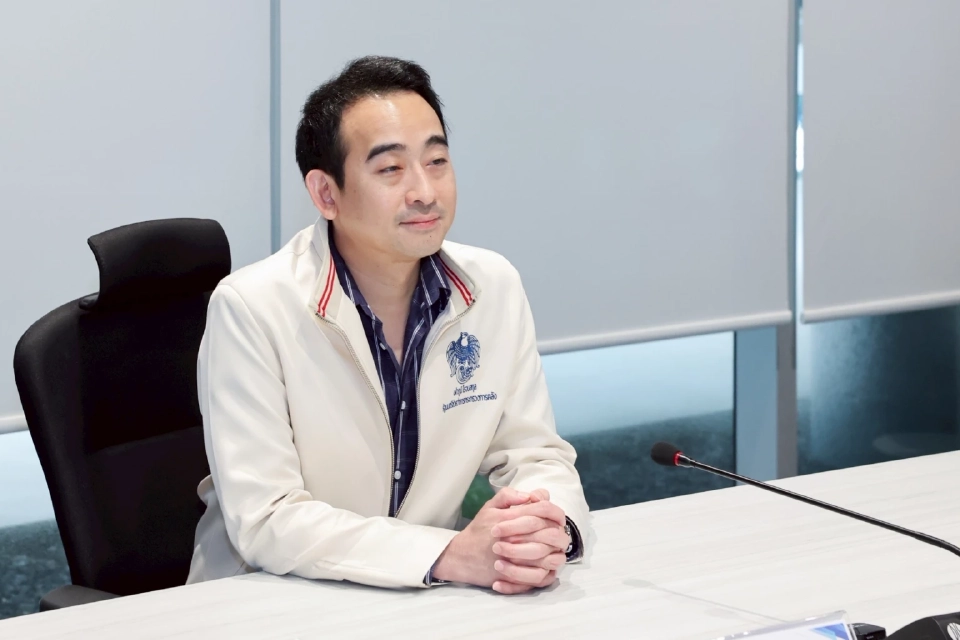 นายเผ่าภูมิ โรจนสกุล รัฐมนตรีช่วยว่าการกระทรวงการคลัง