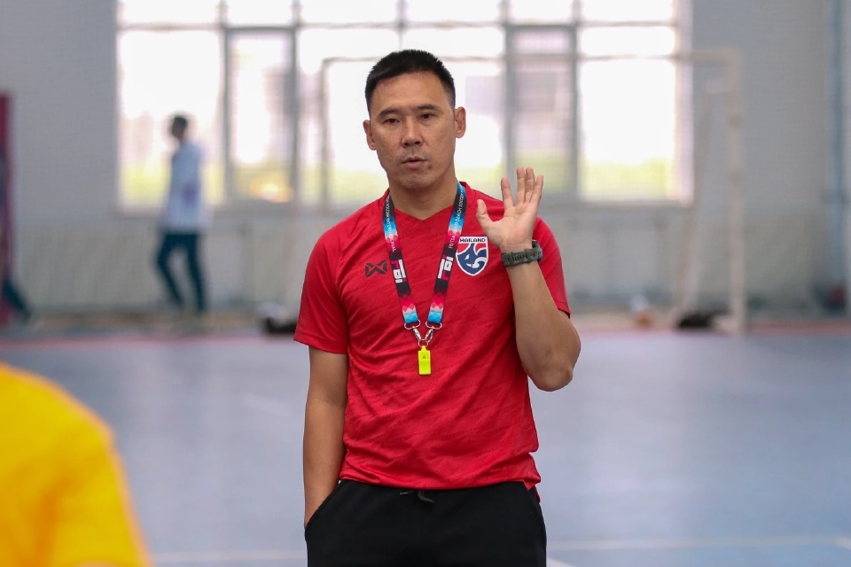 ธนาธร สันทนาประสิทธิ์ หัวหน้าผู้ฝึกสอนฟุตซอลหญิงทีมชาติไทย